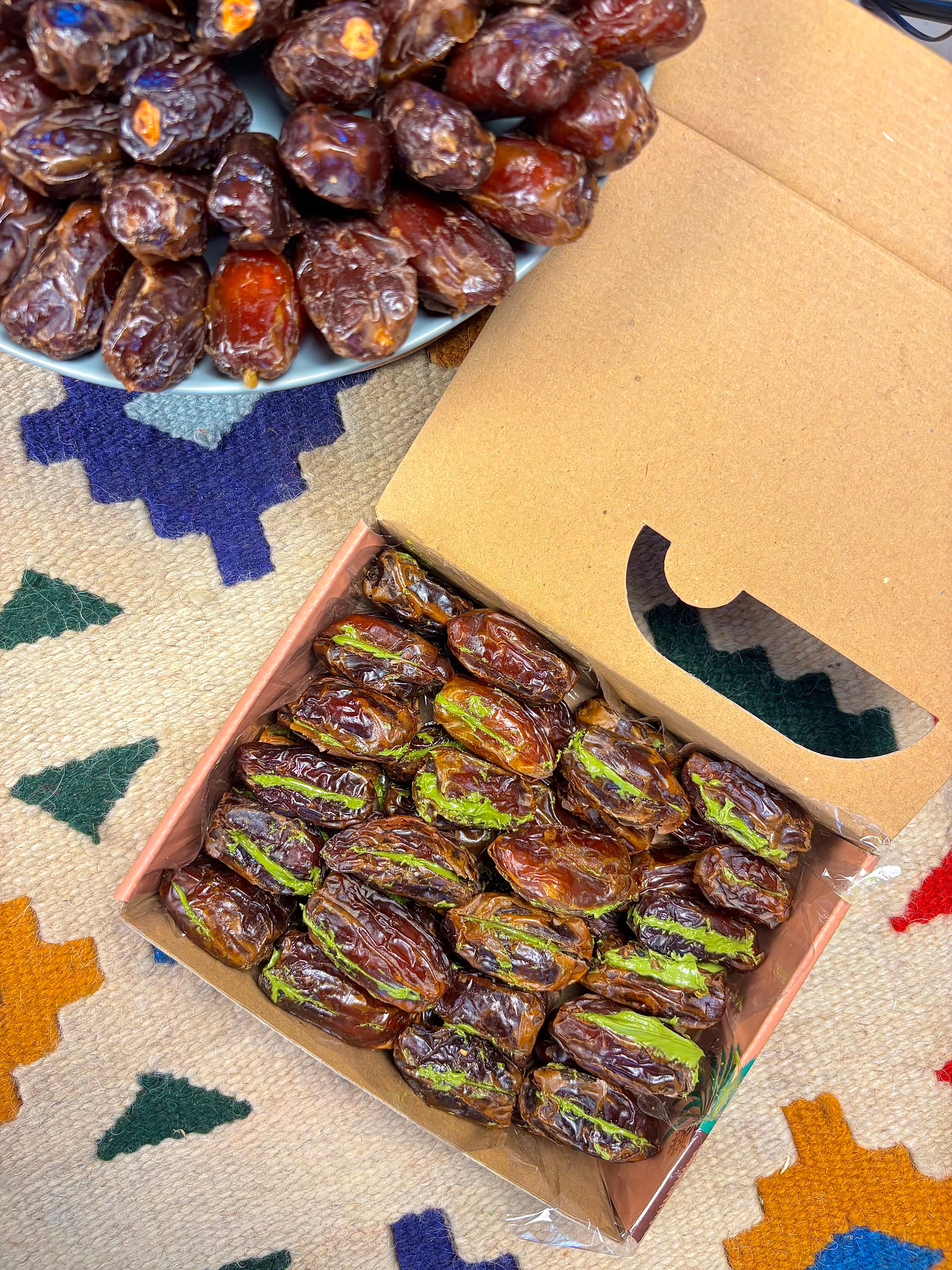 Power bite (medjool dates with pistachio cream)