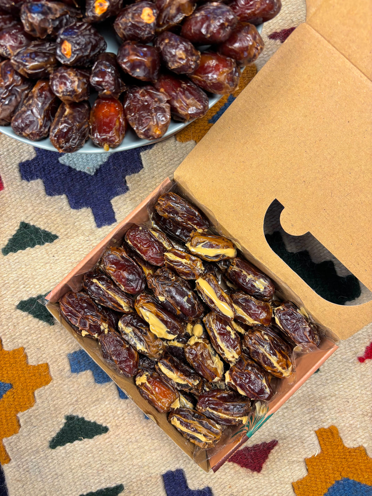 Power bite (peanut butter medjool dates)